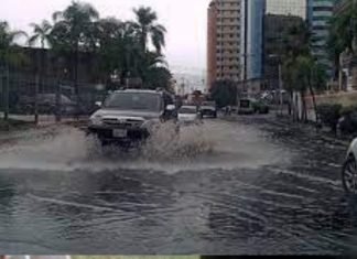 Fuertes lluvias anegaron esta madrugada viviendas y calles en Cabudare y Barquisimeto