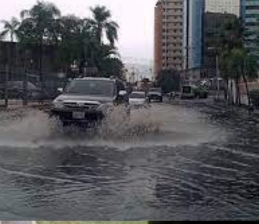 Fuertes lluvias anegaron esta madrugada viviendas y calles en Cabudare y Barquisimeto