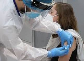 Gobierno insta a cumplir tercera dosis de vacunación debido a repuntes de Covid-19