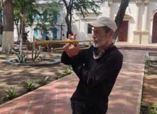 Trompetista regala melodías a barquisimetanos
