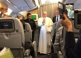 Papa Francisco viaja a Canadá para pedir perdón a los indígenas
