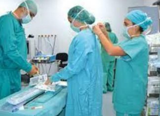 Incumplen claúsulas contractuales para dotación de uniformes en el sector salud