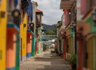 Casas altas y de colores en Pto. Cabello