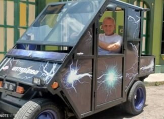 Venezolano pone a funcionar carritos con paneles solares