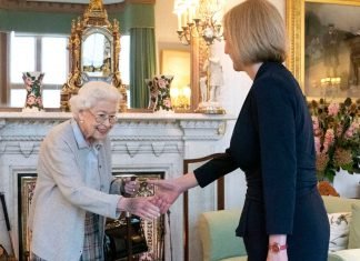 Liz Truss asume el cargo de primera ministra del Reino Unido tras reunión con la reina Isabel II