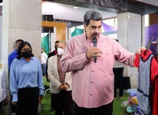 Ejecutivo garantiza dotación de uniformes y útiles en ferias escolares para el regreso a clases