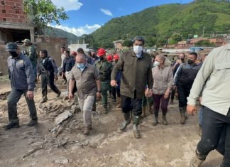 Maduro recorrió zona de deslave y promete ayuda a los afectados para recuperar Tejerías