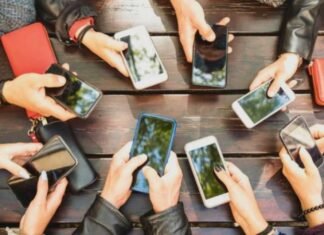 Cuatro enfermedades asociadas al uso del celular