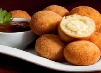 Croquetas de yuca rellenas con queso