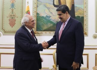 Ejecutivo recibió a Samper para evaluar el posible relanzamiento de Unasur