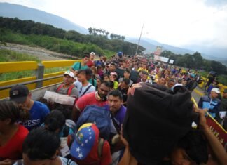 ENJUVE señala que solo 28% de los jóvenes en Venezuela piensa en emigrar