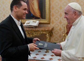 Papa Francisco recibe al nuevo Embajador de Venezuela ante la Santa Sede