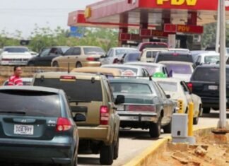 Persisten colas para surtir gasolina en Barquisimeto
