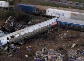 Decretan tres días de luto nacional en Grecia por víctimas de choque de trenes