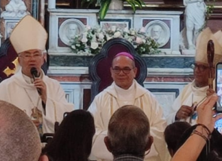 Imponen solideo y cruz pectoral a nuevo Monseñor Owaldo Araque
