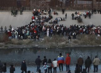 Miles de migrantes llegan a la frontera sur de México ante el fin del Título 42