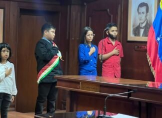 En el marco del natalicio 245 del G/D Jacinto Lara niños rinden homenaje en el CLEL