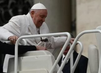Papa Francisco está estable tras su operación pero no descartan su renuncia