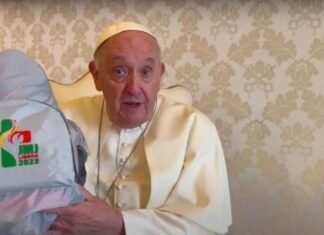 El papa viaja a Fátima para implorar la paz en Ucrania