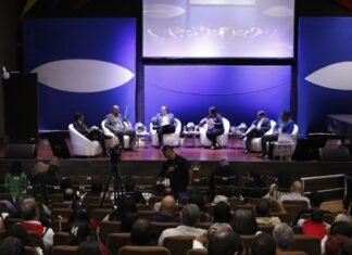 Debaten incidencias y desafíos por el impacto de IA en la educación y formación profesional