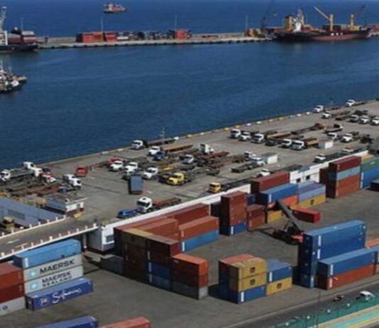 Reportan retrasos en el ingreso de mercancía para la temporada navideña