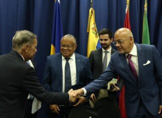 EE.UU. levanta sanciones por 6 meses y deporta a 127 migrantes venezolanos tras acuerdo en Barbados