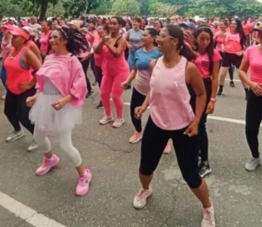Más de 220 personas participaron en caminata del día de lucha contra cáncer de mama en Iribarren