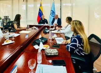 Firman acuerdo para garantizar servicios de salud en clínicas con póliza de seguro solvente