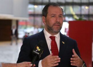 Canciller Gil llega a reunión con su homólogo de Guyana para hablar del Esequibo