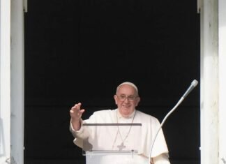 Papa advierte que la paz está en riesgo hoy más que nunca