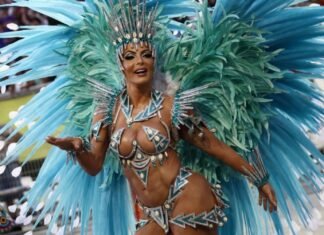 Desfiles coloridos en segunda noche en Sao Paulo Carnaval 2024