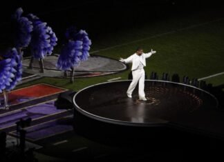 Usher impactó en el Super Bowl 2024