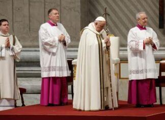Papa pide a los sacerdotes liberarse de egoísmos y ambiciones y llorar por los demás este Jueves Santo