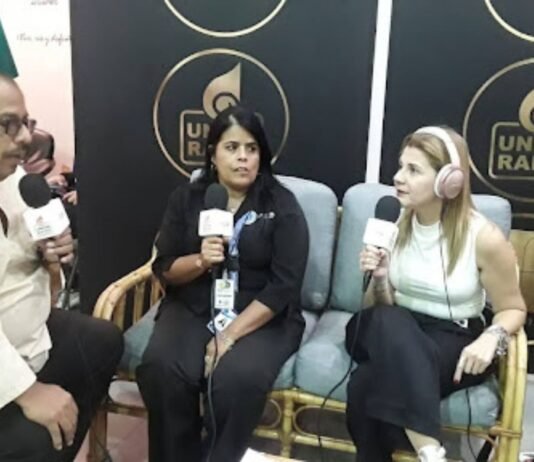 Team de Fama 98.1 FM transmite en vivo desde la Expo Empleo 2024