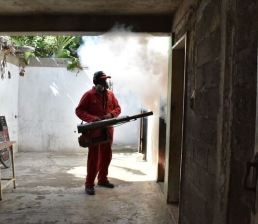 Realizaron jornada de fumigación en la comunidad «Las Tinajitas» en Lara