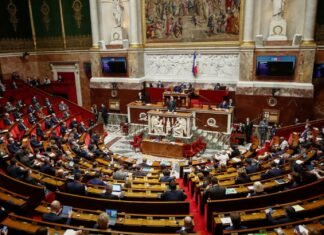 Macron disolvió Asamblea Nacional y convocó a elecciones legislativas para el 30 de junio