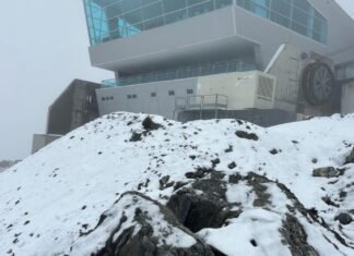 Intensa nevada vistió de blanco Pico Espejo en Mérida