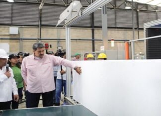 Reinauguran fábrica de paneles de construcción en Caracas