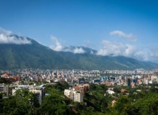 Cielos parcialmente nublados con algunas zonas despejadas en gran parte del país
