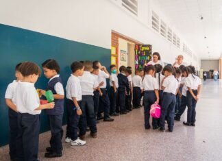 Colegios privados inician paulatinamente regreso a clases