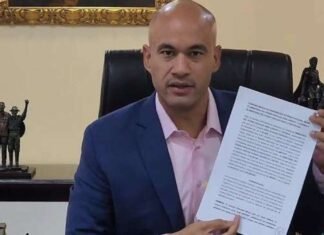 Ministro de Educación se compromete entregar 25 mil viviendas a los docentes del país