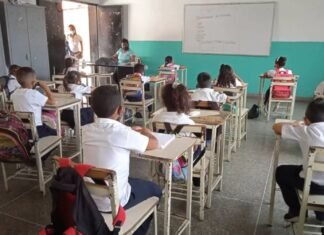 Gobierno invita a maestros jubilados a reincorporarse para dar clases