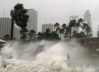 Aumentan a cuatro los muertos por Milton, que sale ya de la península de Florida