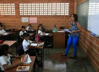 FVM reporta que 40% de los docentes abandonaron el oficio en 2024