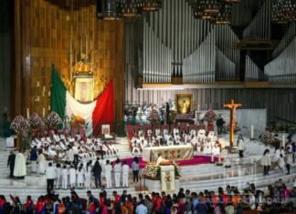 Cantan Las Mañanitas por los 493 años de la aparición de la Virgen de Guadalupe en México