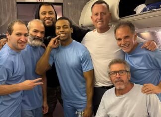 Venezuela libera a seis estadounidenses tras visita a Caracas de enviado especial de Trump