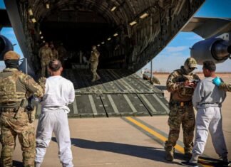 Un segundo vuelo con presuntos «pandilleros venezolanos» arribó a Guantánamo