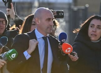 Sentencian a Rubiales a 18 meses de multa y prohibición de acercamiento por el beso a Jennifer Hermoso