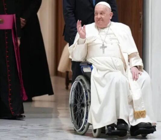 El papa afirma que sigue con confianza su hospitalización en el Gemelli