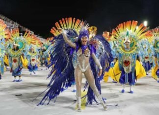 Disfrutan al ritmo de samba y alegría los Carnavales Río de Janeiro 2025